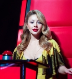 Тина Кароль появилась на публике с самым откровенным декольте