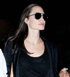 Фотофакт: вместо &quot;Оскара&quot; Анджелина Джоли путешествует с детьми