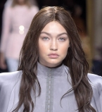 Джиджи Хадид и Кендалл Дженнер сменили цвет волос для показа Balmain