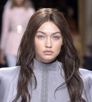 Джиджи Хадид и Кендалл Дженнер сменили цвет волос для показа Balmain