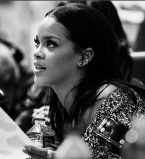 Держитесь, модницы: Рианна выпустила собственную коллекцию туфель