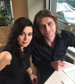 Дом мечты: Анастасия Заворотнюк показала, где живет со своей семьей