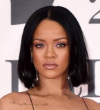 Смело и элегантно: Рианна снялась для британского Vogue