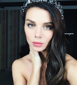 Анна Седокова рассказало об обиде на родителей