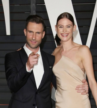 Адам Ливайн и Бехати Принслуфото