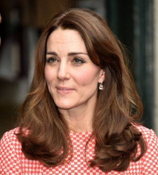 Сама нежность: Кейт Миддлтон покоряет публику элегантным нарядом