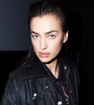 Соблазнительная Ирина Шейк позирует для новой рекламы нижнего белья