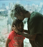 Любящий брат: Джастин Бибер веселится с малышкой-сестрой