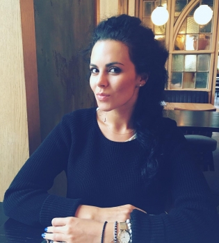 Похудевшая Настя Каменских показала стройную фигуру в купальнике