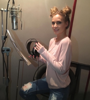 Глюкоза шокировала поклонников новым "голым" фото