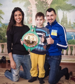 Санта Димопулос померилась силами с боксером