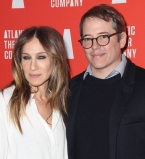 Стильный выход: Сара Джессика Паркер и Мэттью Бродерик блистают на премьере спектакля