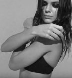 Чувственная Кендалл Дженнер снялась в соблазнительном ролике журнала Love