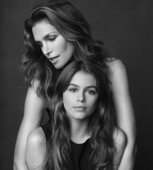 Синди Кроуфорд с дочерью Кайей Гербер украсили обложку Vogue