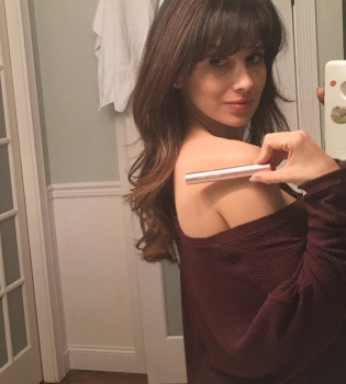 Беременная жена Алека Болдуина показала округлившийся животик