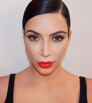 Фотофакт: впервые за долгое время Ким Кардашьян позирует без макияжа