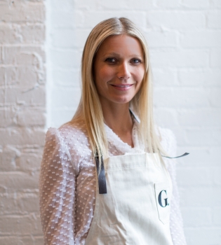 Гималайская соль, ашваганда и &quot;лунная&quot; пыль: Гвинет Пэлтроу поделилась рецептом смузи против морщин