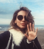 Loboda сфотографировалась на берегу Каспийского моря