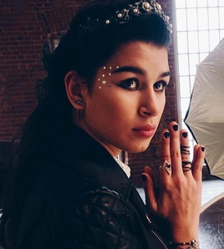 Модный дебют: старшая дочь Ивана Урганта позирует для российского глянца