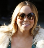 46-летняя Мэрайя Кэри обескуражила публику откровенным декольте