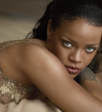 Соблазнительная Рианна украсила обложку Vogue