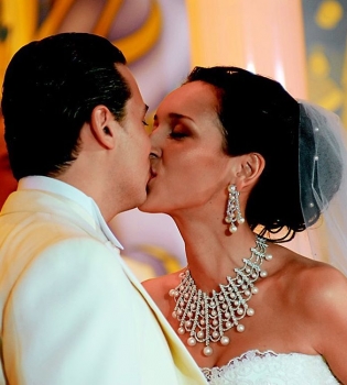 Алсу и ее муж отметили 10-летие со дня свадьбы