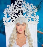 Оля Полякова в кокошнике