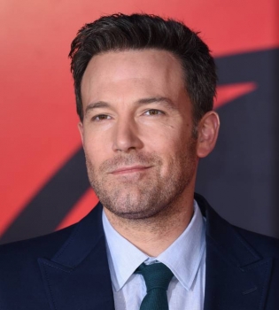 Одинокий красавчик: Бен Аффлек блистает на кинопремьере в Лондоне