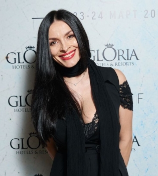 Надежда Мейхер поразила стройной фигурой через 5 месяцев после родов