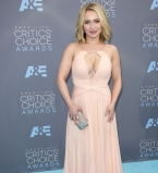 Невеста Владимира Кличко рассказала, как боролась с послеродовой депрессией