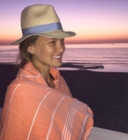 Беременная Бар Рафаэли позирует в бикини