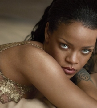 Видео: сексуальный танец Рианны на сцене взорвал зал