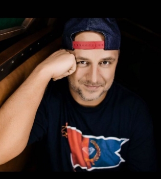 Худой и молодой: Потап поделился снимком с молодости