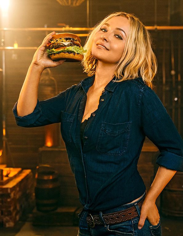 Ярко и аппетитно: Хайден Панеттьери снялась в рекламе бургеров