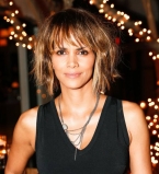 Дебют в Instagram: Холли Берри опубликовала снимок топлес