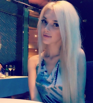 Солистка &quot;ВИА Гры&quot; Эрика Герцег продемонстрировала идеальное тело в бикини