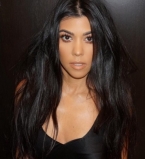 Откровенно: Кортни Кардашьян позирует в нижнем белье