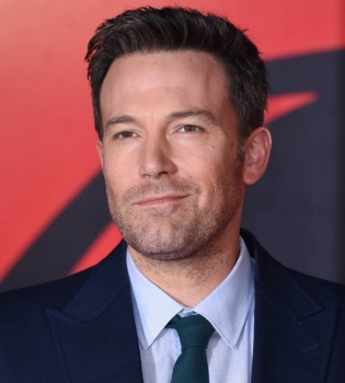 Разведенный Бен Аффлек закрутил роман с Шарлиз Терон  - СМИ