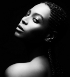 Сексуальная Бейонсе показала соблазнительные формы в новой рекламной кампании