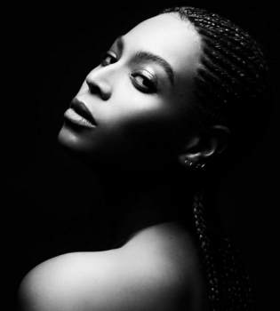 Сексуальная Бейонсе показала соблазнительные формы в новой рекламной кампании