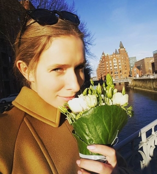 Катя Осадчая встретила весну в Одессе