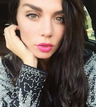 Вся в любви: Анна Седокова зацеловала своего возлюбленного Сергея Гумана