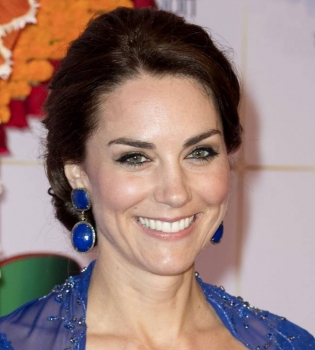 Принцесса в Мумбаи: Кейт Миддлтон покорила публику роскошным нарядом Jenny Packham