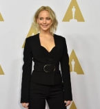 Дженнифер Лоуренс призналась в проблемах с алкоголем: &quot;Пара бокалов спиртного &mdash; и я уже не могу остановиться&quot;