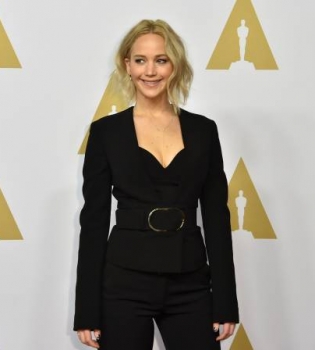 Дженнифер Лоуренс призналась в проблемах с алкоголем: &quot;Пара бокалов спиртного &mdash; и я уже не могу остановиться&quot;