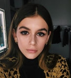 Мамина гордость: в сети появился роскошный снимок дочери и сына Синди Кроуфорд