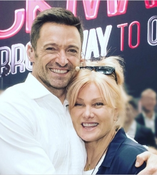 20 лет назад: Хью Джекман показал раритетное свадебное фото с супругой