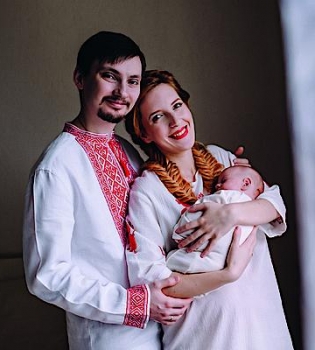 Иллария с мужем и дочерью