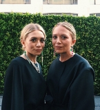 Мэри-Кейт и Эшли Олсен сделали первое совместное селфи