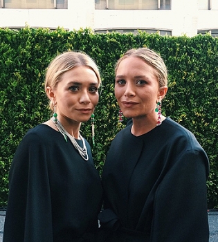 Мэри-Кейт и Эшли Олсен сделали первое совместное селфи